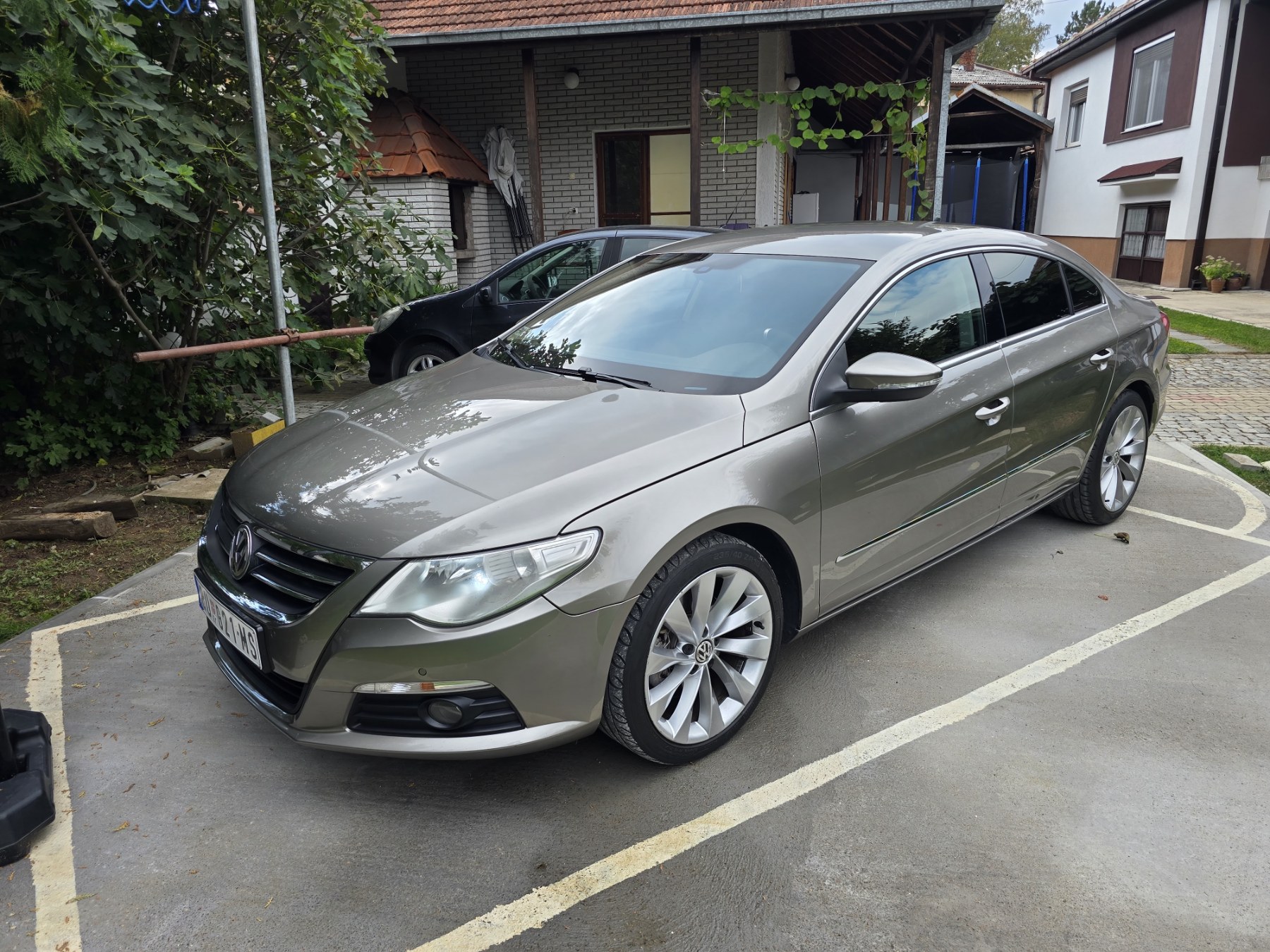 Volkswagen Passat CC 2.0 bluemotion 2011 — premium uvozno vozilo